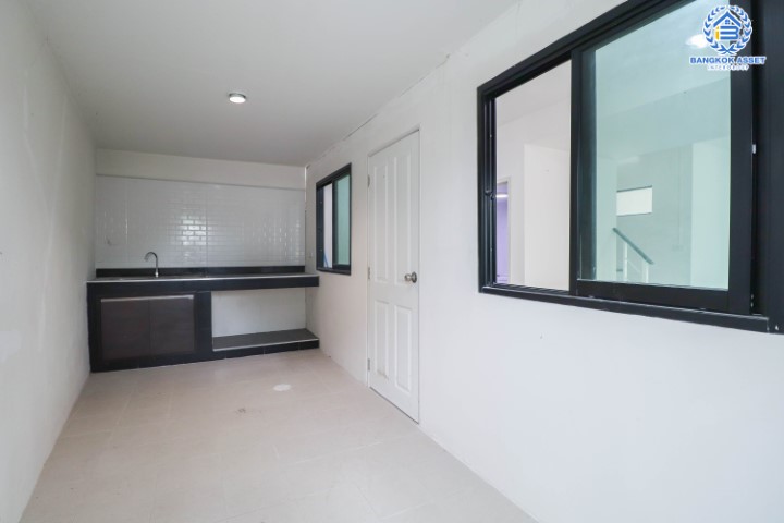 *****ทาวน์เฮ้าส์มือสองย่านนนทบุรี ม.พฤกษา54/1 บางใหญ่-เซ็นทรัลเวสต์เกต หลังมุม! เนื้อที่กว้างขวางถึง 28.3 ตร.ว. ฟังก์ชัน 3 ห้องนอน 2 ห้องน้ำ 1 ที่จอดรถ บ้านหันทิศเหนือ บนทำเลแห่งการเดินทาง เชื่อมต่อถ.กาญจนาฯ เพียง 20 นาทีถึงรถไฟฟ้าสายสีม่วง "สถานีคลองบางไผ่"...